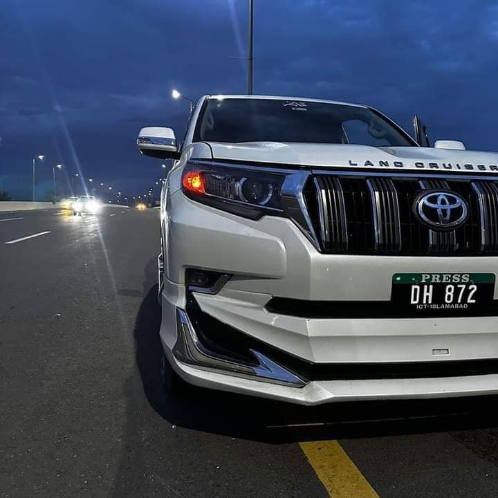 Toyota Prado 872 gallery angle