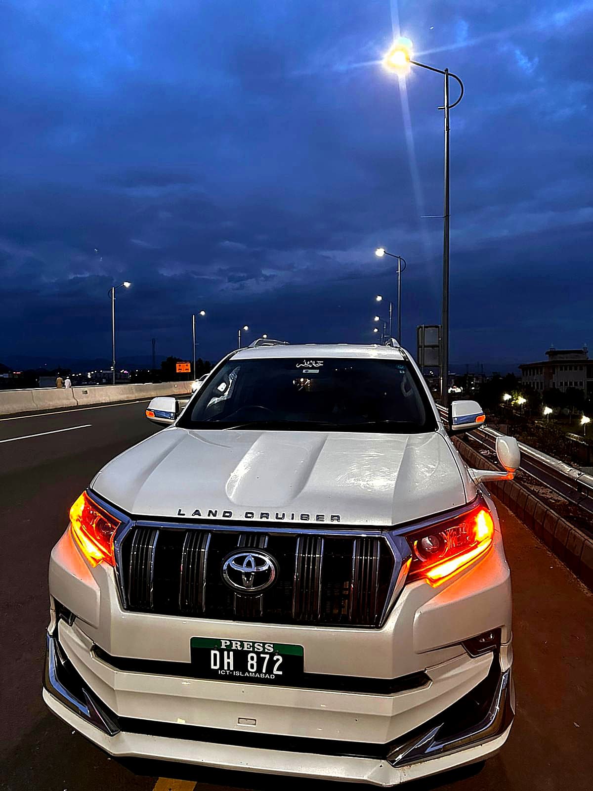 Toyota Prado 872 gallery angle